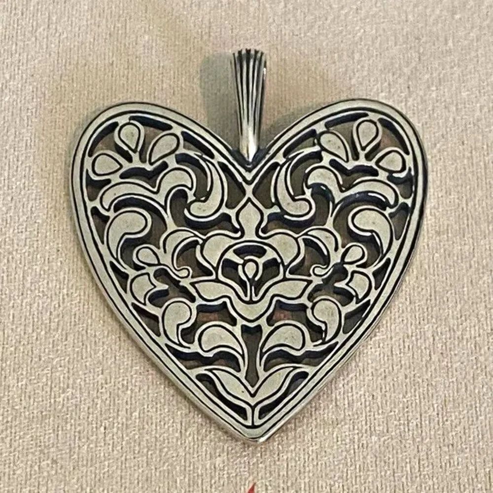 James Avery Retired Venetian Heart Pendant